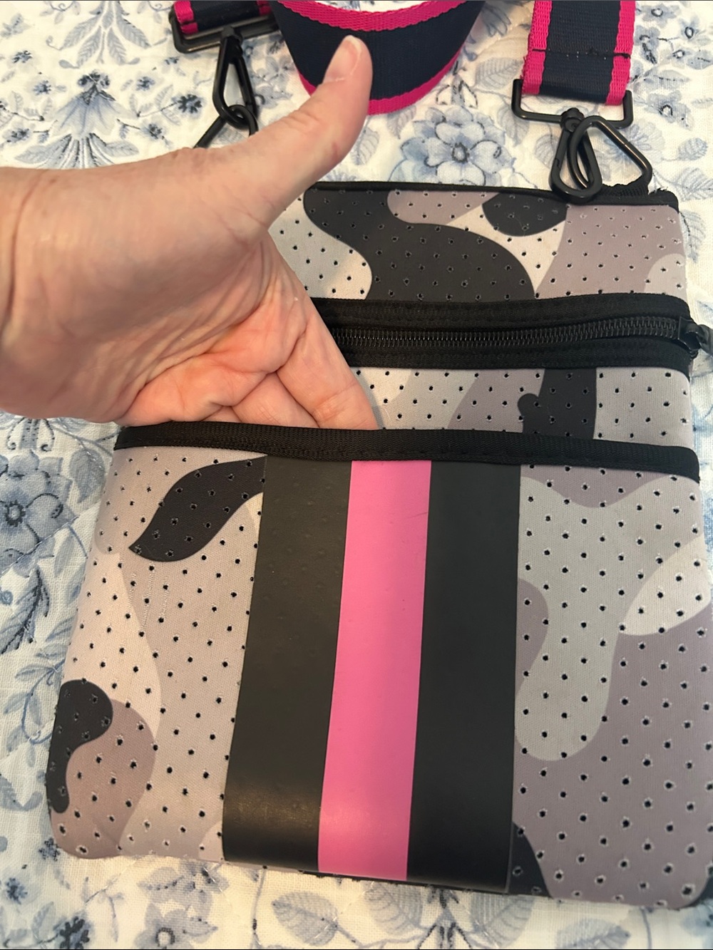 Camo Neoprene Crossbody Bag - Picture 4 of 9